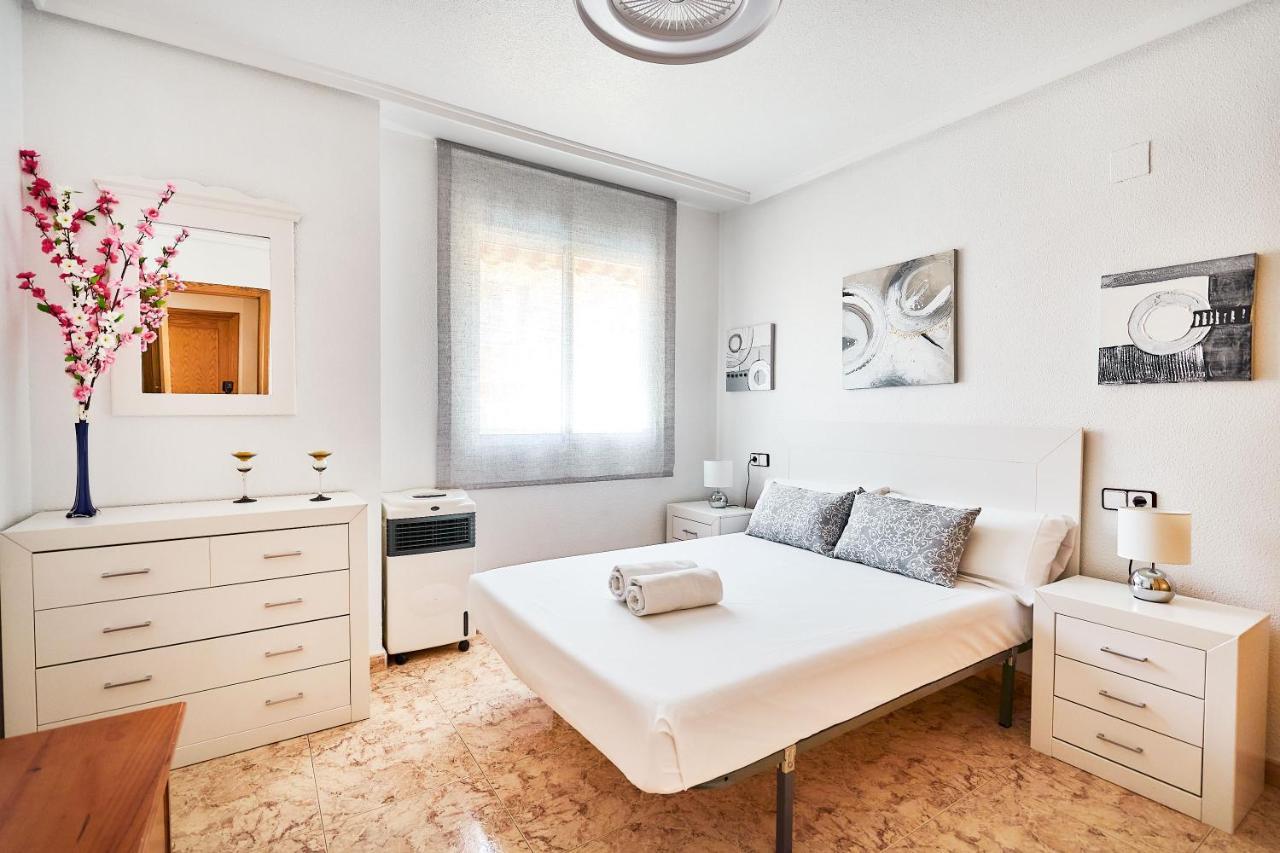 Espanhouse David 2 Bedroom Apartment Torrevieja With Pool Luaran gambar